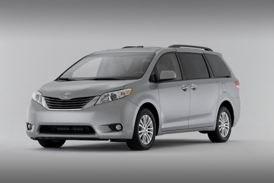  Toyota Sienna XLE 2010 года  (фото 7 из 7)